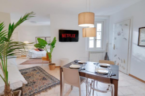 2 minutes to Piazza Unita City centre apartment - FREE WiFi e Netflix